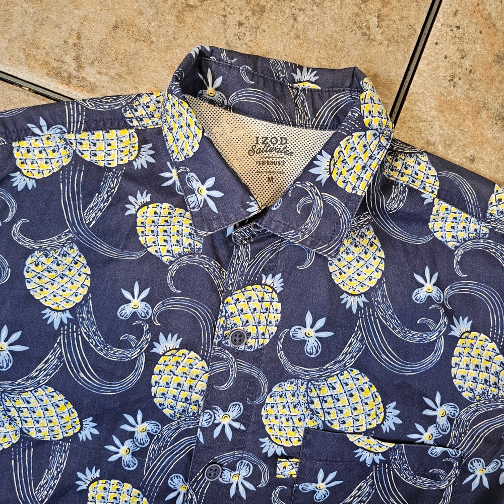 IZOD Saltwater Performance Mens Medium Navy Pineapple Floral Short Sleeve Shirt